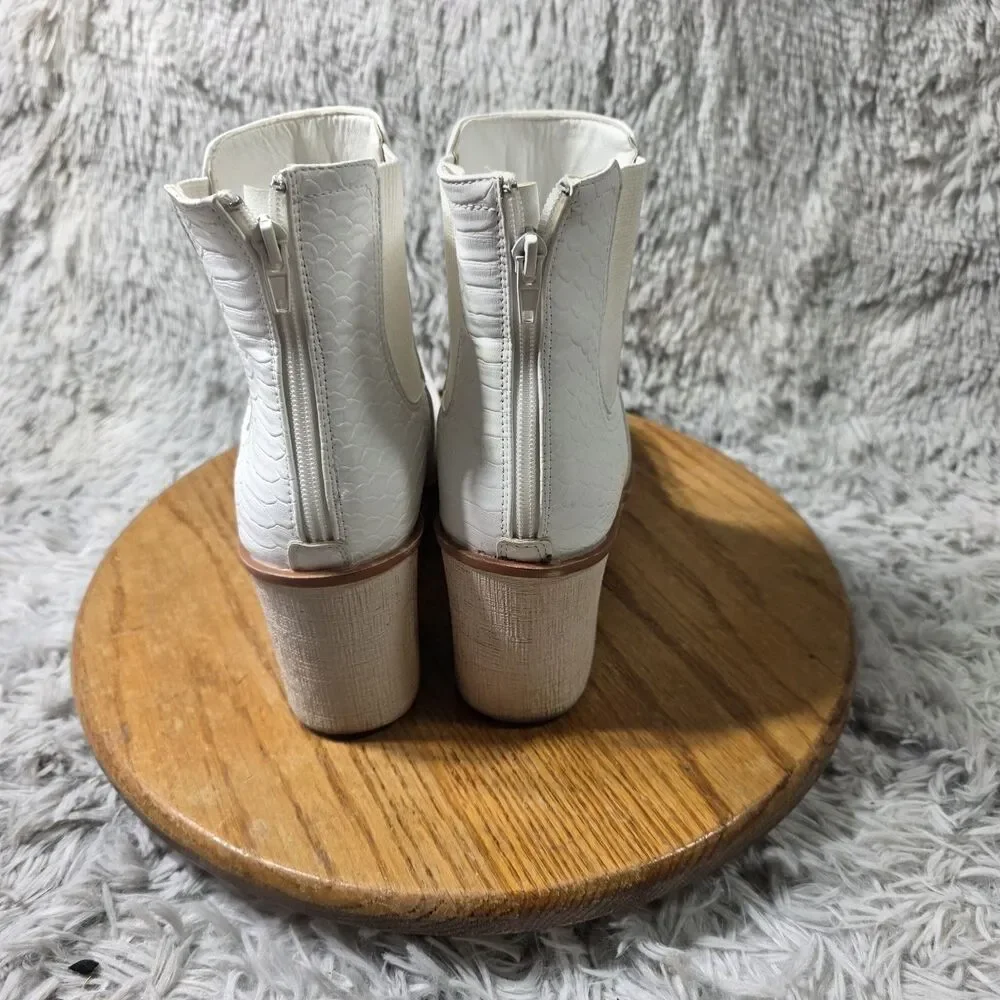 Pierre Dumas Fashion Heel Boots Clue-7 Womens Sz 9 White Faux Snakeskin Booties